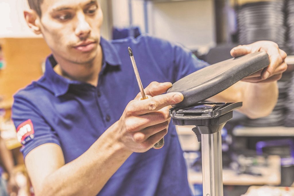 Meubelrenovatie door Stichting Stoel